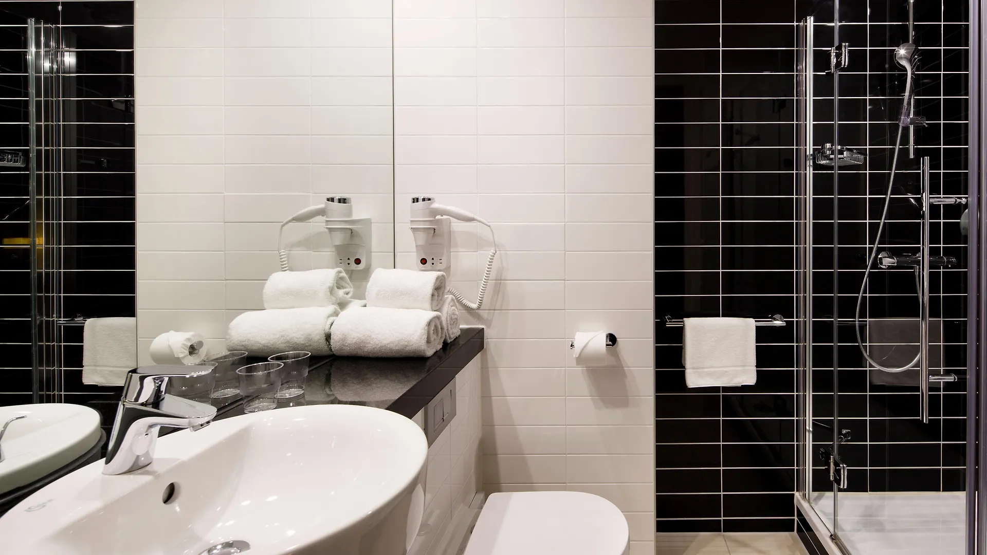 Holiday Inn Express Amsterdam Arena Towers By Ihg 3*,  Hollanda