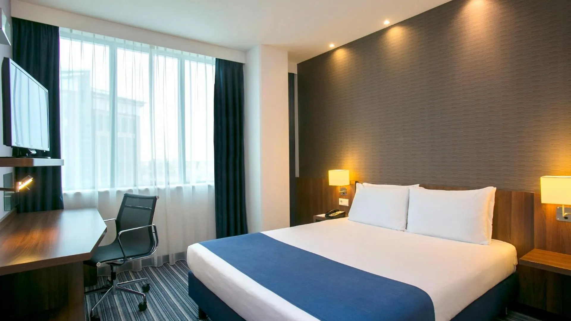 Holiday Inn Express Amsterdam Arena Towers By Ihg 3*,