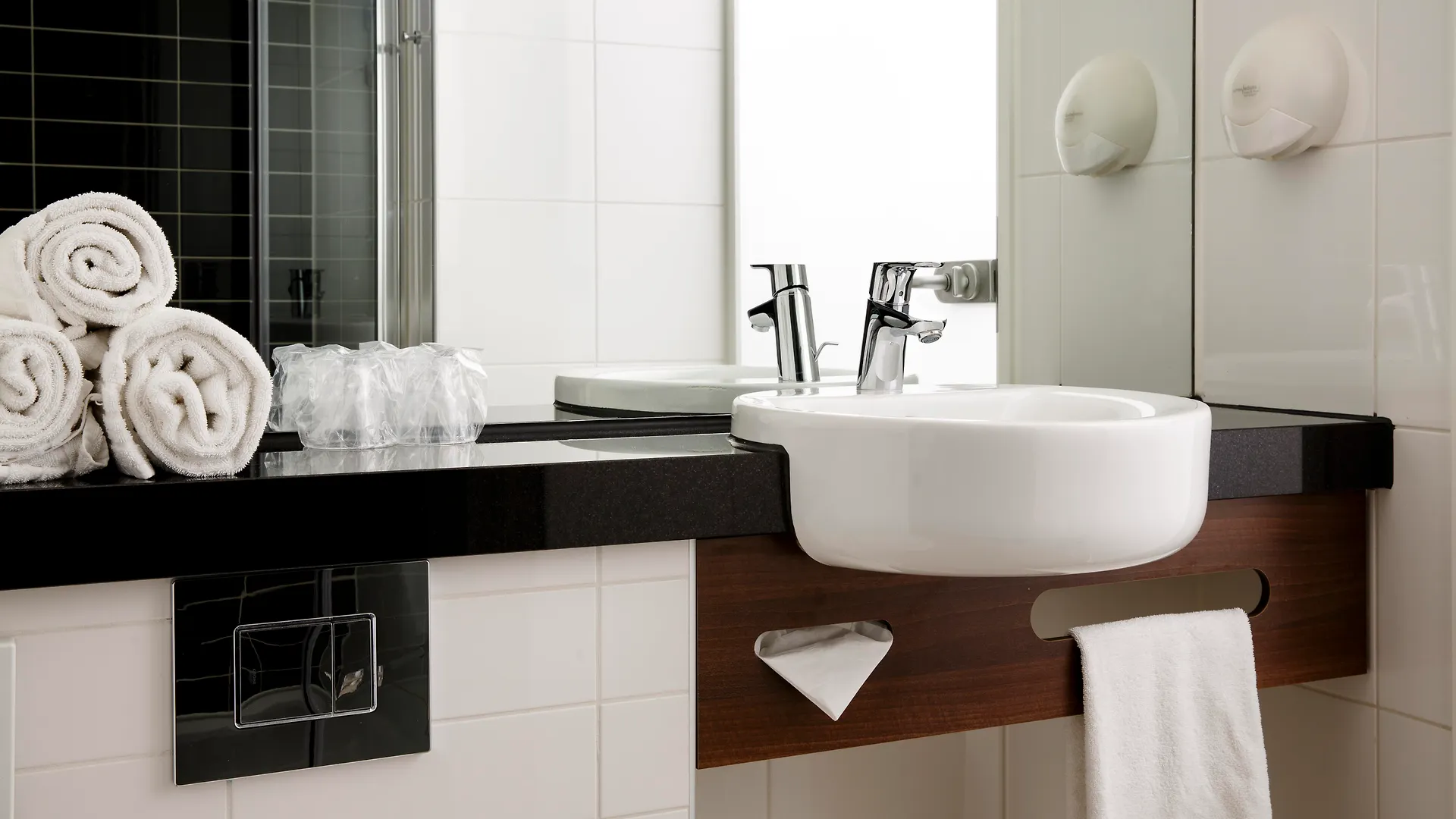 Holiday Inn Express Amsterdam Arena Towers By Ihg